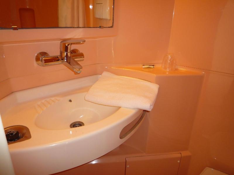 Triple Room with 3 Singles Beds image 3