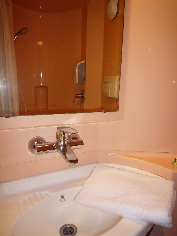 Triple Room with 3 Singles Beds image 4