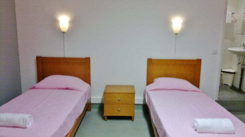 Twin Room image 1