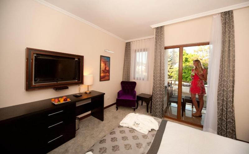 Blueberry Boutique Hotel - image 41