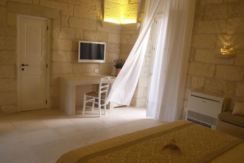 Double Room with Terrace image 4