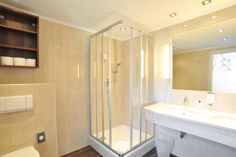 Quadruple Room image 2