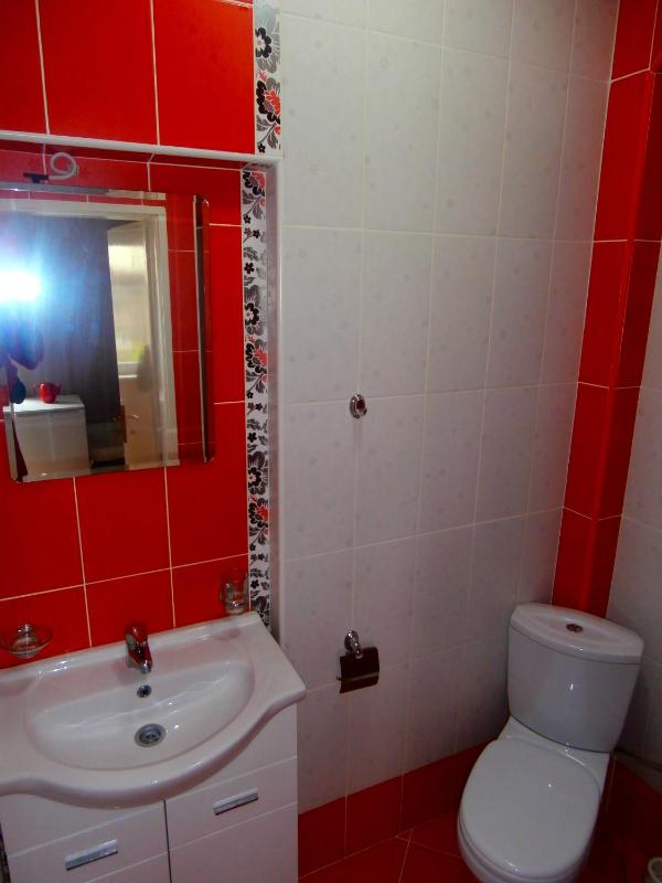One-Bedroom Apartment with Garden View image 2