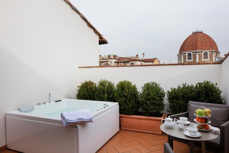 Suite Terrace with private jacuzzi  image 3