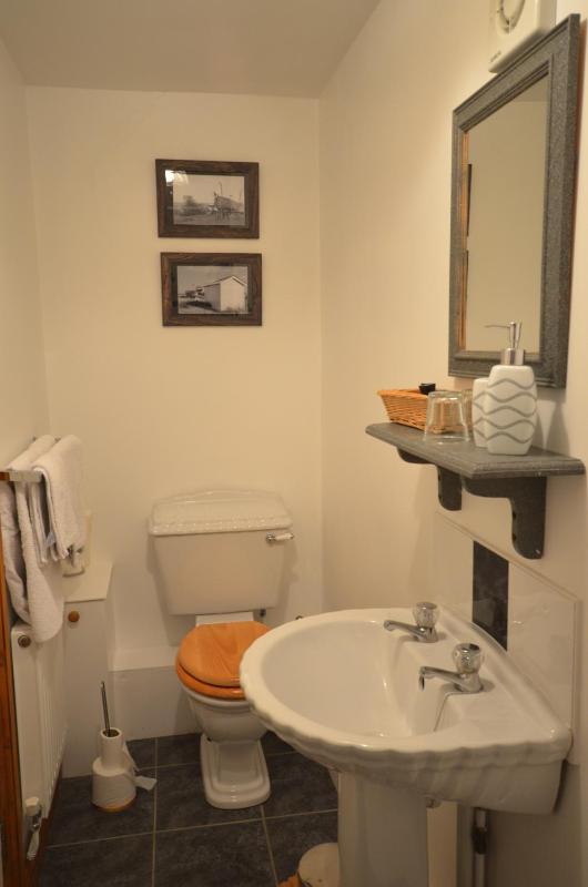 Twin Room image 3