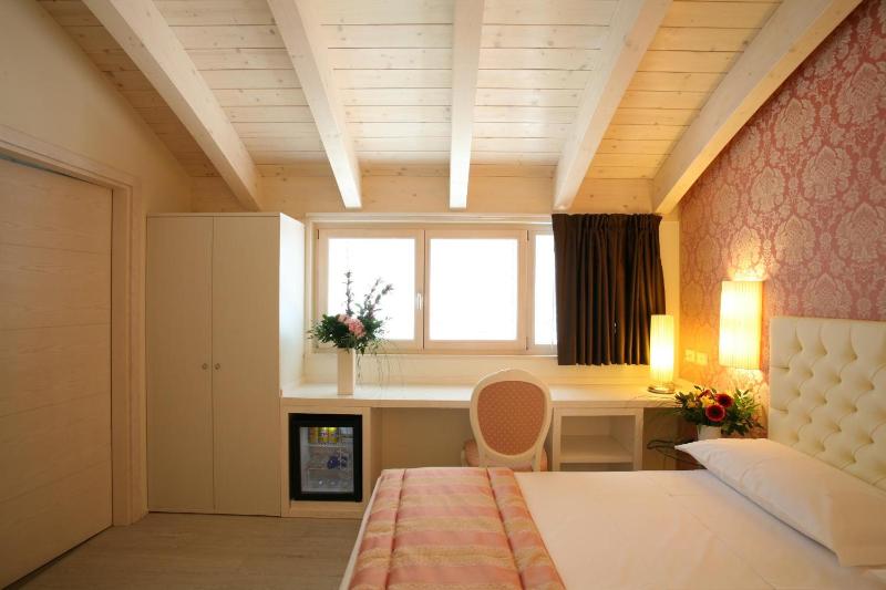 Nuova Opera Rooms & Apartments - image 15