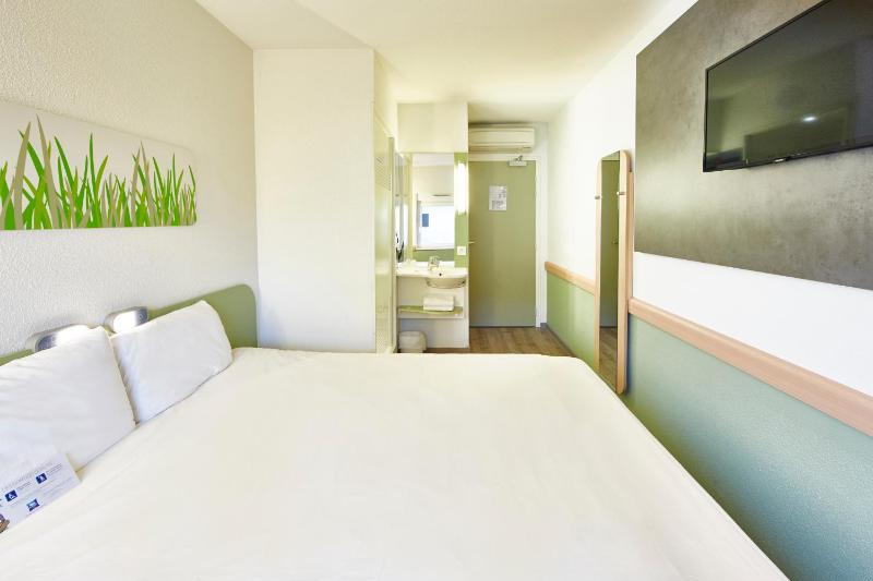 Double Room image 2