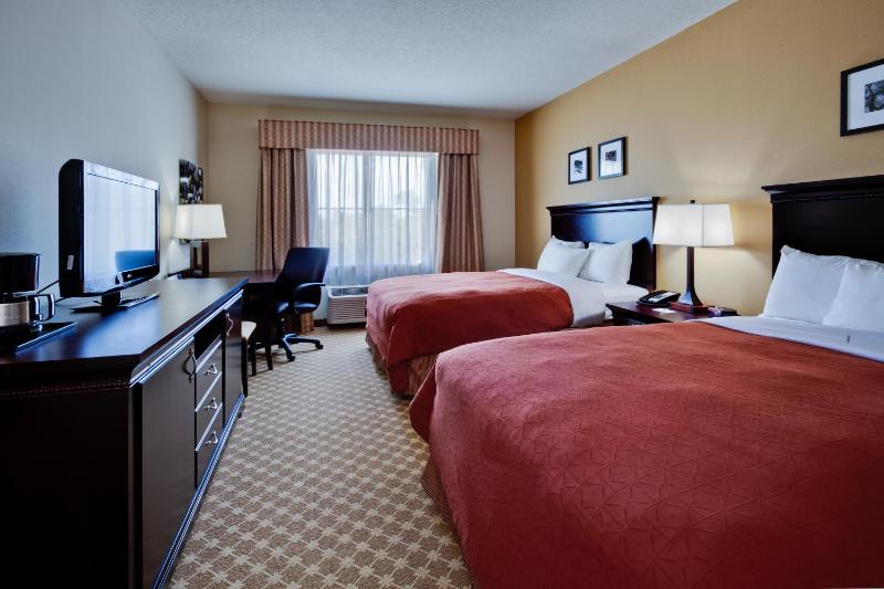 Queen Room with Two Queen Beds - Non-Smoking image 4