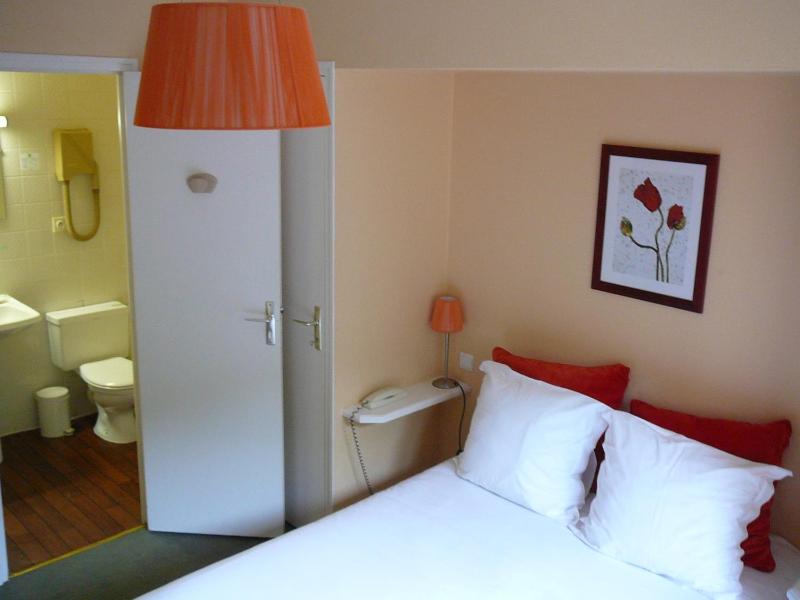 Double Room with Courtyard View image 4