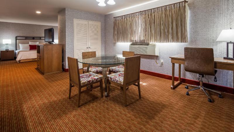 King Room with Sofa Bed - Non-Smoking image 2