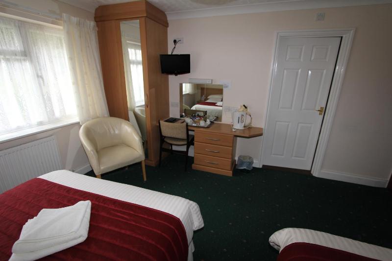 Family Room image 3