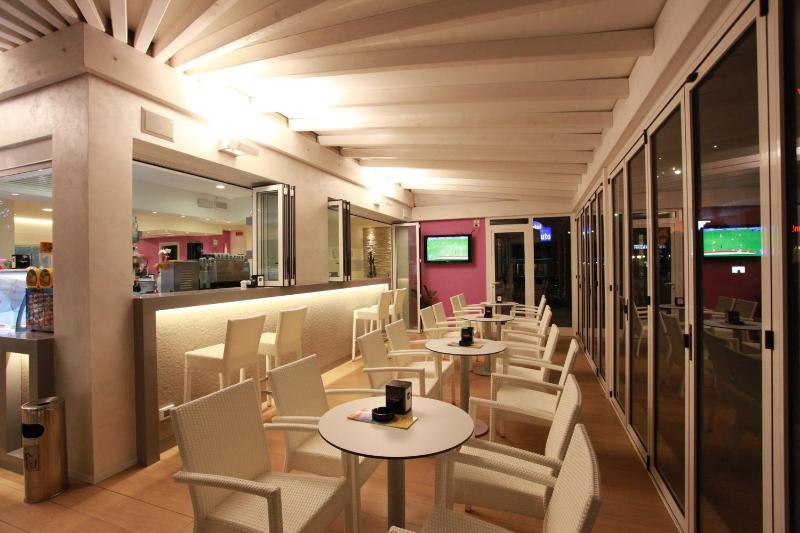 Hotel Lux - image 2