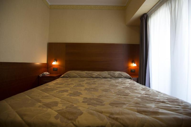 Double or Twin Room image 2