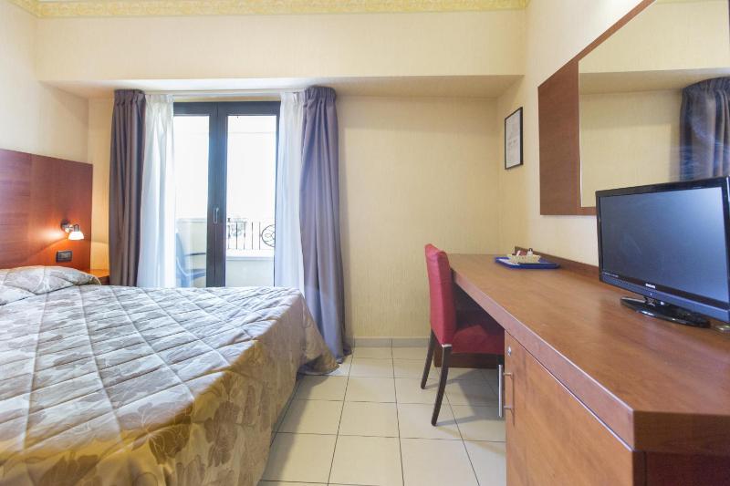 Double or Twin Room image 3