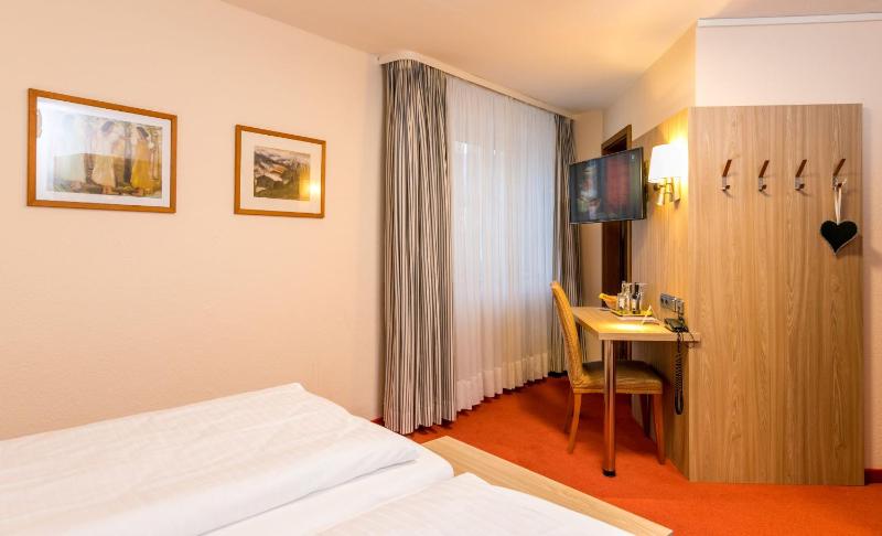 Double Room image 1