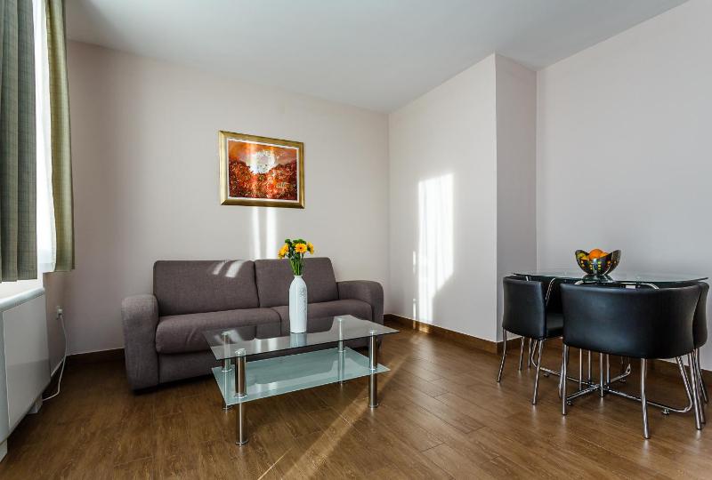One-Bedroom Apartment with Balcony and Sea View image 4
