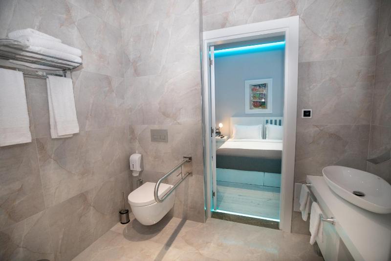 Double or Twin Room - Disability Access image 2