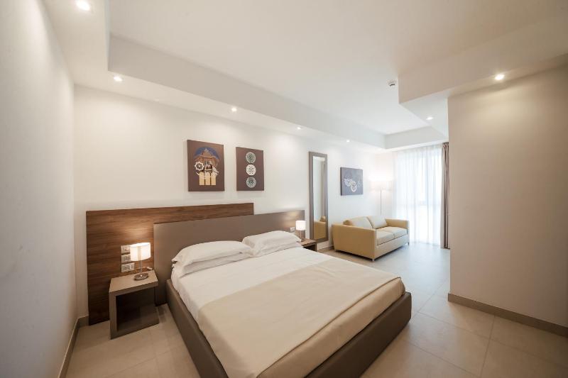 Quadruple Room image 4