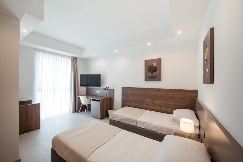Twin Room image 1