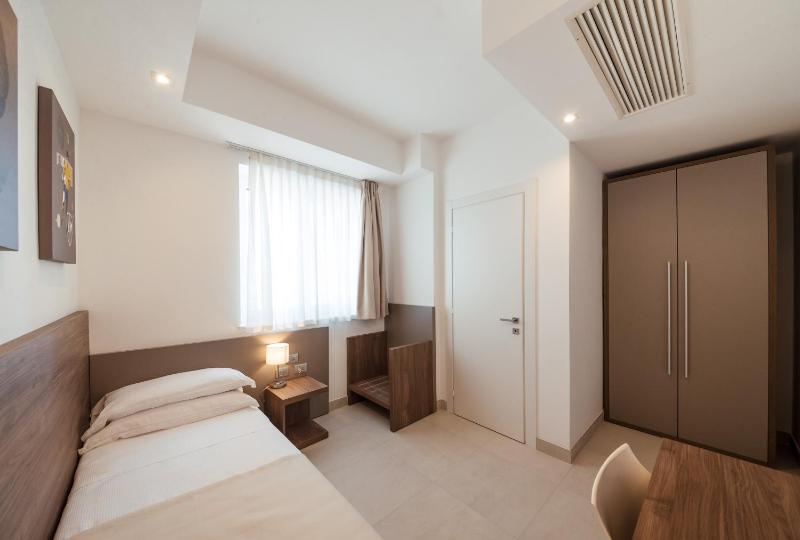 Single Room image 3