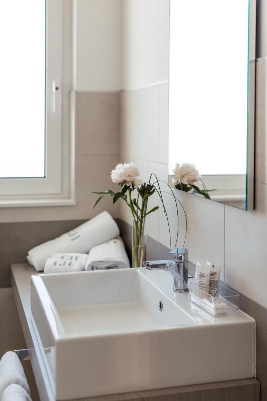 Double Room image 2