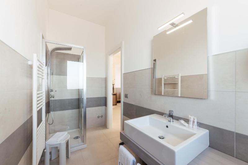 Quadruple Room image 2