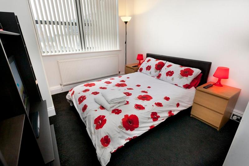 Two-Bedroom Apartment with View image 2