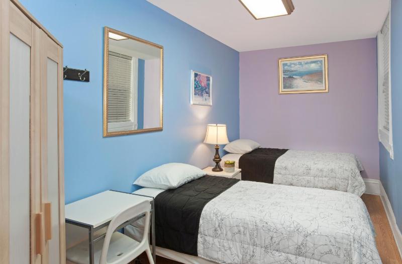 Private Two Bed Room – Shared Bathroom image 2