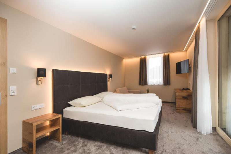 One-Bedroom Apartment image 3