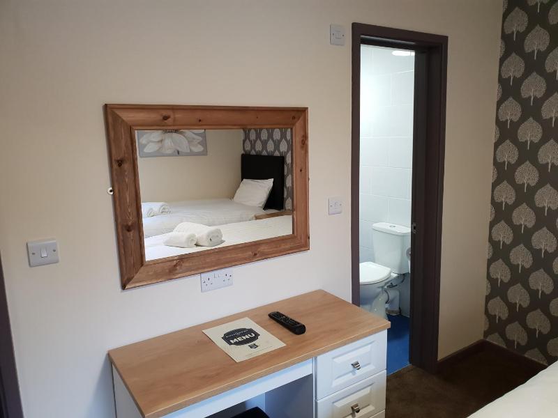 Standard Twin Room image 1