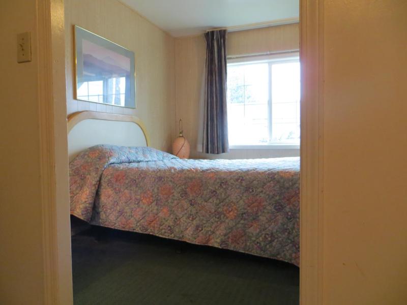 Madison Suites Motel - image 31