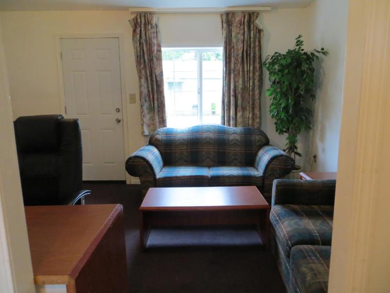 Madison Suites Motel - image 21