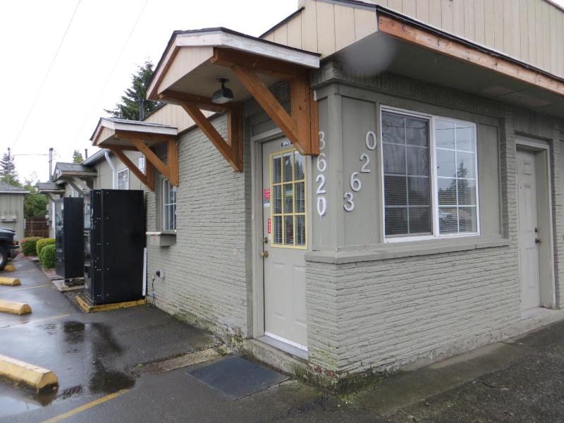 Madison Suites Motel - image 41