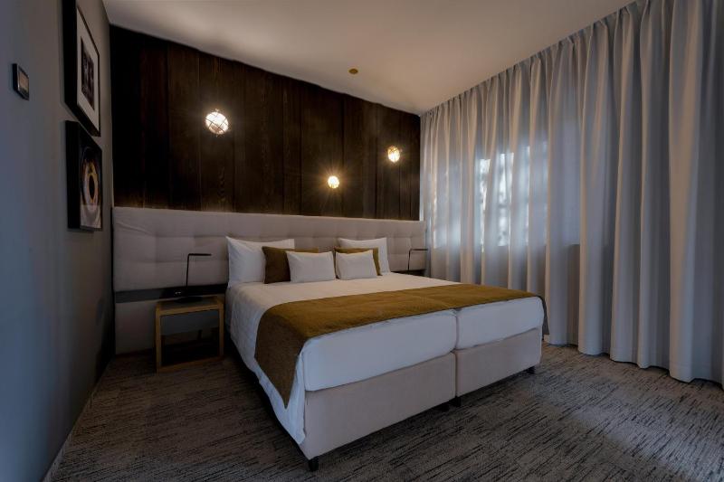 Standard Queen Room image 2