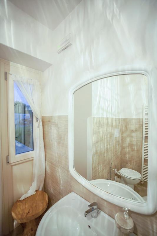 Queen Room with Garden View image 3