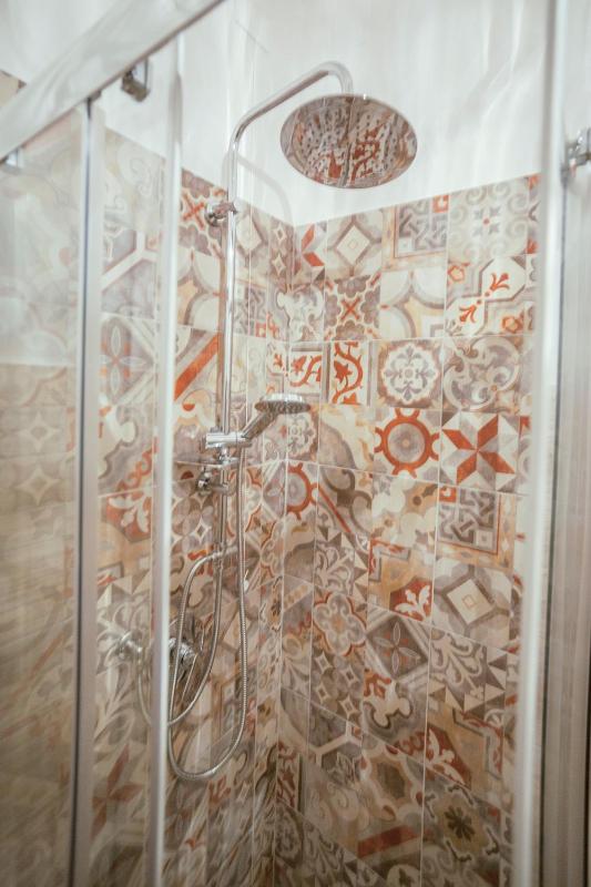 Queen Room with Garden View image 2