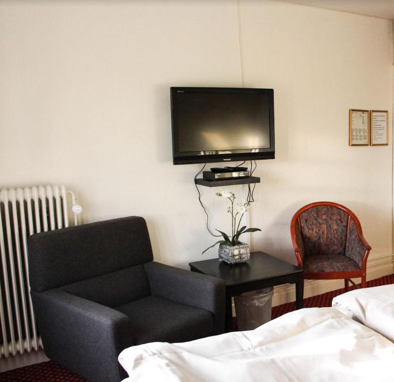 Double Room with Balcony image 3