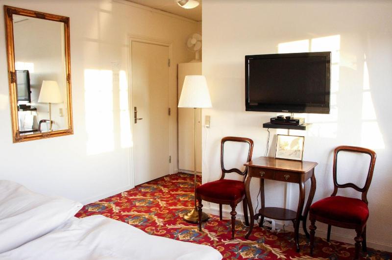 Double Room image 1