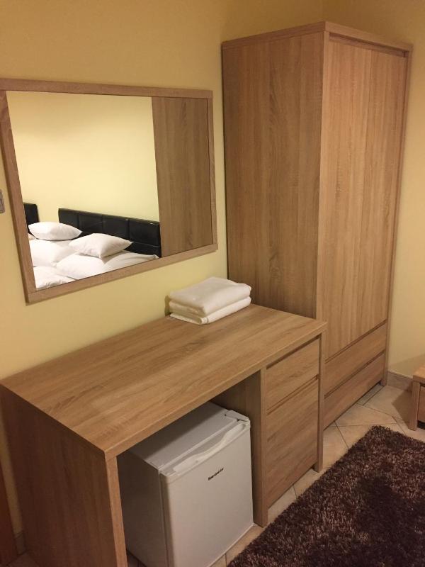 One-Bedroom Suite image 3