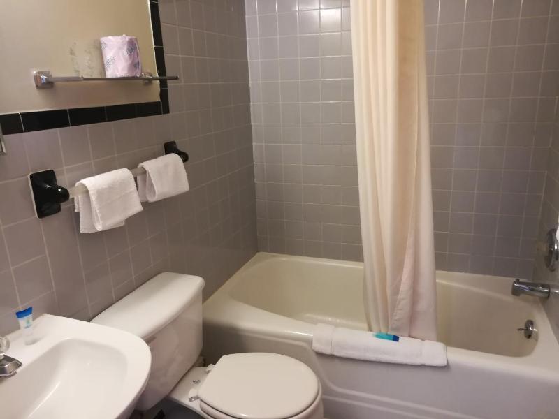 Double Room with Two Double Beds - Smoking image 4