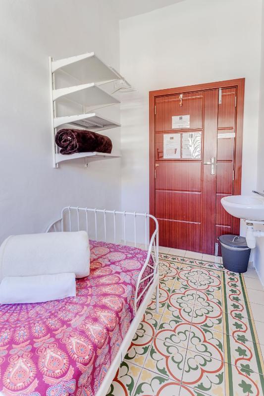 Single Room with Shared Bathroom image 4