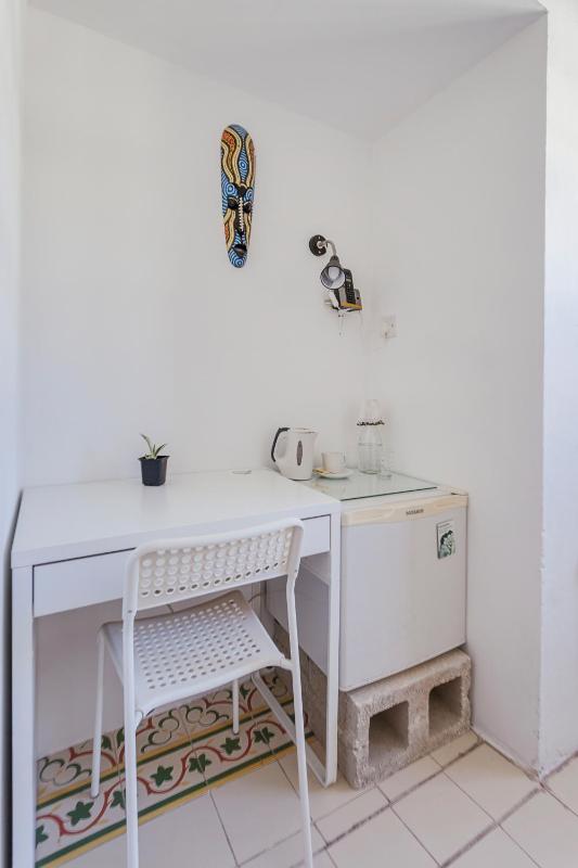 Single Room with Shared Bathroom image 3