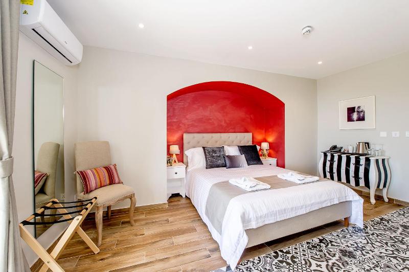 Double Room with Balcony image 3