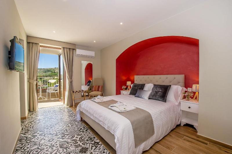 Double Room with Balcony image 1