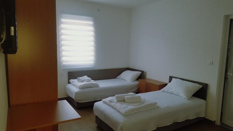 Triple Room with Bathroom image 3
