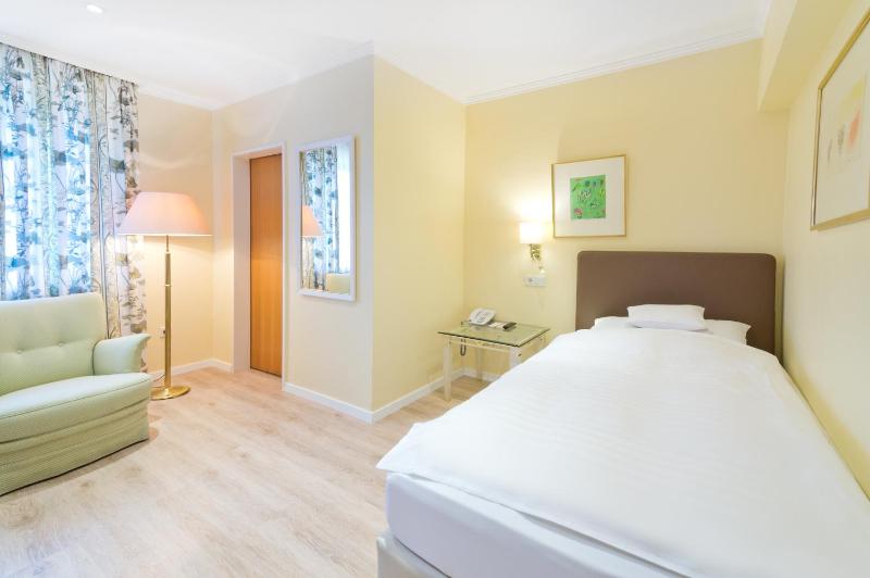 Standard Single Room image 2