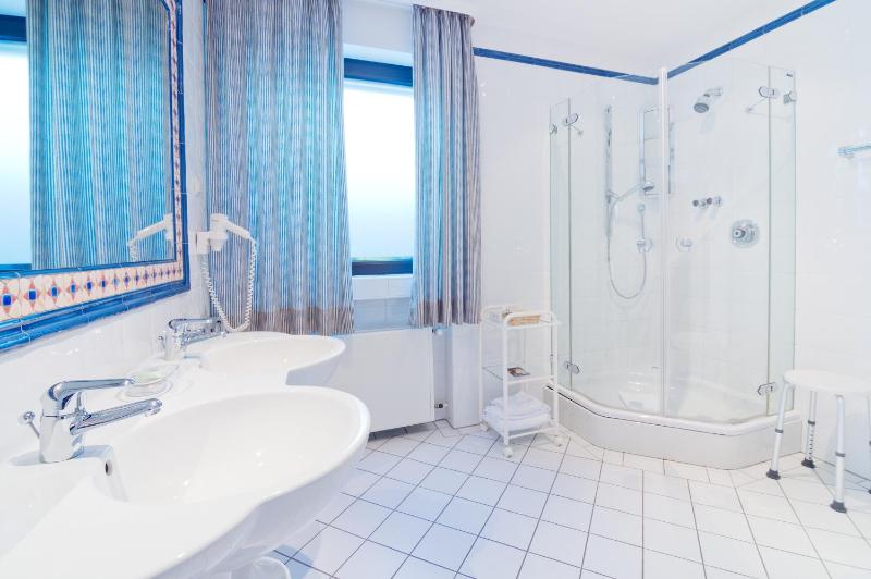 Deluxe Double Room image 2