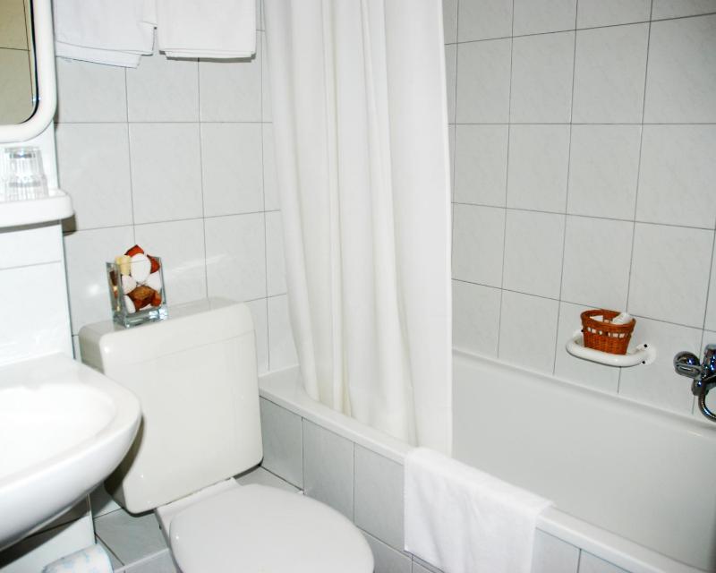 Deluxe Double Room image 2