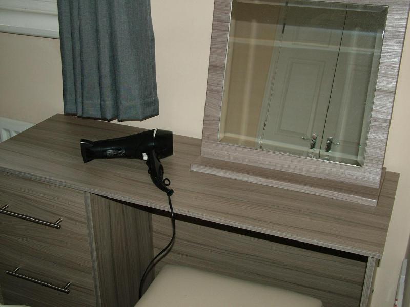 Three-Bedroom Townhouse image 2