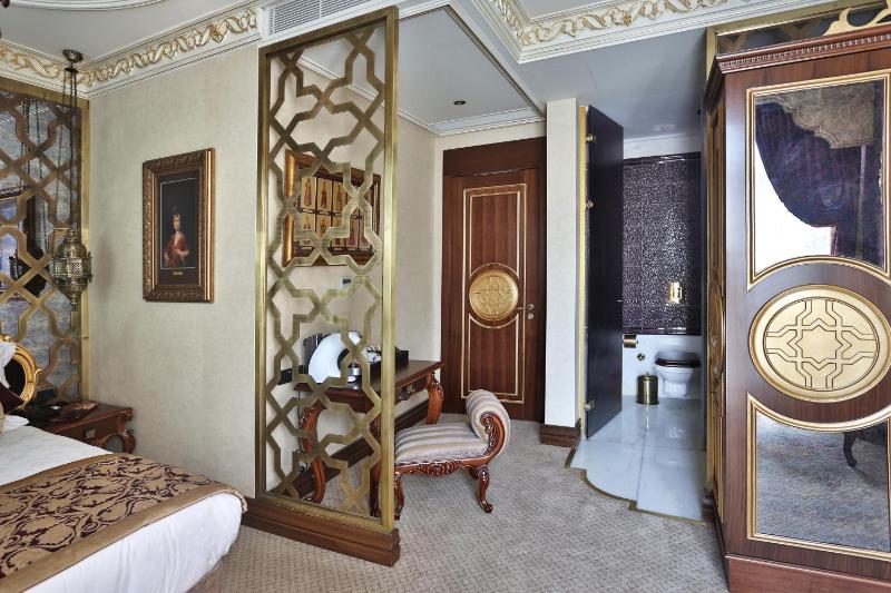 Deluxe Room with City View image 2